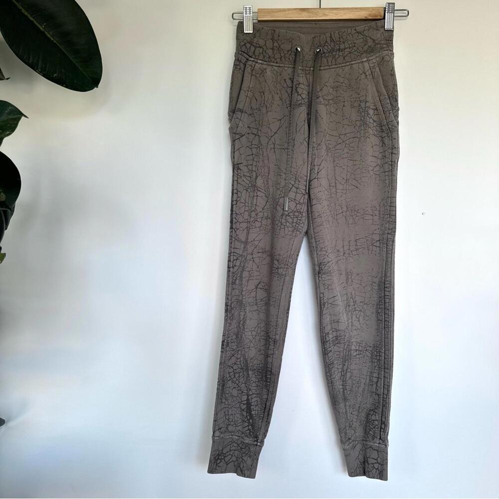Lululemon Warm Down Jogger *7/8 Length
Thread Dye Rover Black - Picture 5 of 9